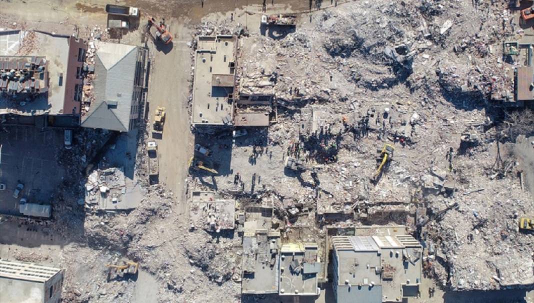 6 Şubat’ta okullar açılmayacak! Deprem bölgesinde eğitime ara 8